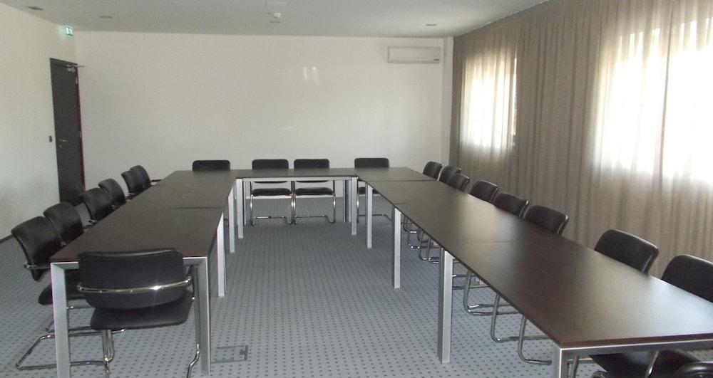 Hotel Dos Zimbros เซซิมบรา ภายนอก รูปภาพ