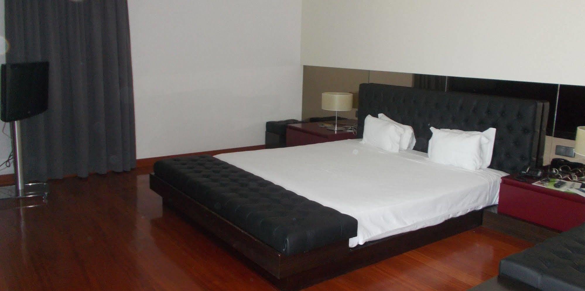 Hotel Dos Zimbros เซซิมบรา ภายนอก รูปภาพ
