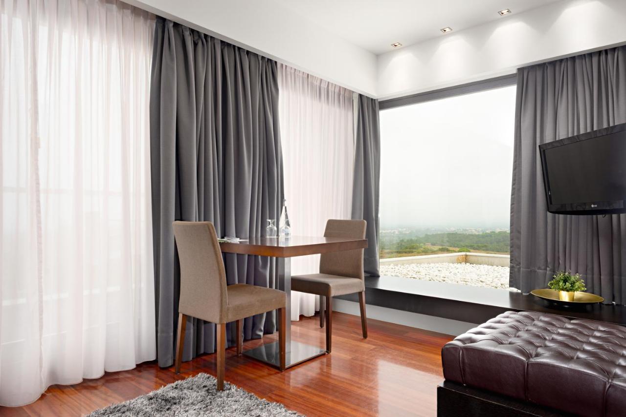 Hotel Dos Zimbros เซซิมบรา ภายนอก รูปภาพ